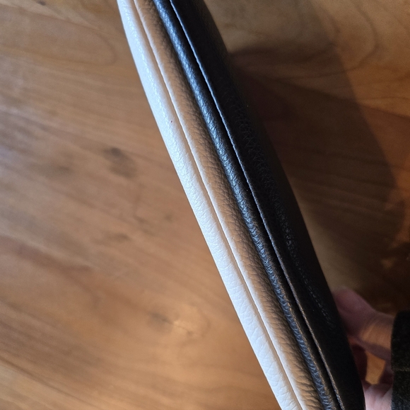 Coach Like New CF447 Contrast Double Zip Wallet Wristlet Chalk White & Black - Picture 9 of 12